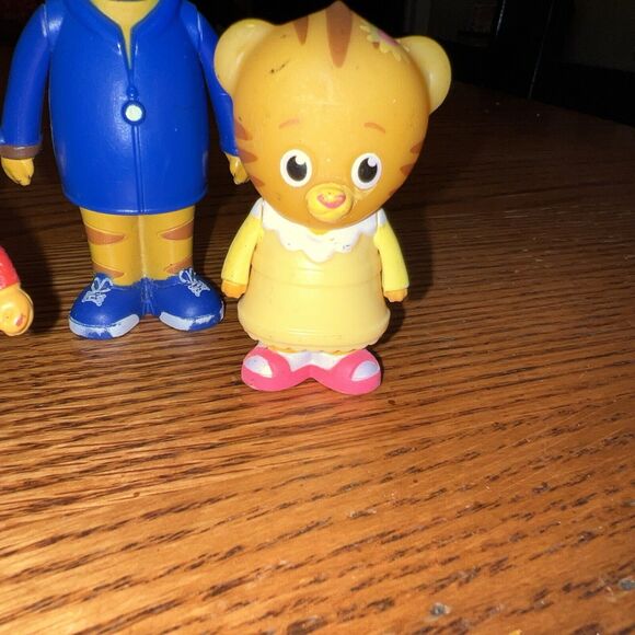 Daniel Tigers Neighborhood Family Figures (Lot of 4): Mom, Dad, Brother & Sister - Picture 3 of 6